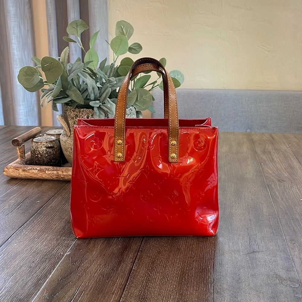 Authentic** LOUIS VUITTON ** Red Monogram Vernis Reade Pm Bag